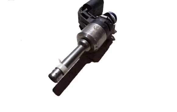 Volkswagen Golf V Fuel injector 03C906036E