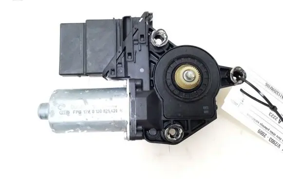 Volkswagen Golf V Rear door window regulator motor 5M0839401B
