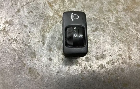 Toyota Avensis Verso Headlight level height control switch