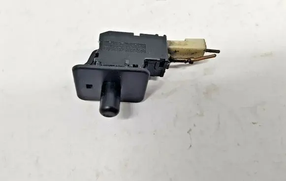 Mercedes-Benz E W210 Front door sensor coupe 2028202110