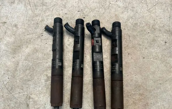 Renault Megane III Fuel injectors set H8200421897 8200815416 EJBR05102D