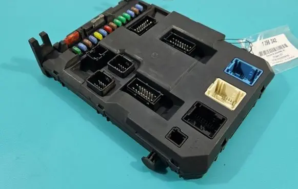 Peugeot 207 Central body control module 9664983080 IMPRK1396342