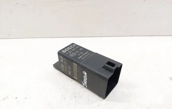 Skoda Superb B6 (3T) Glow plug pre-heat relay 038907281D 0281003038