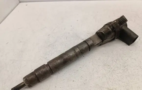 Mercedes-Benz C W203 Fuel injector A6130700687 0445110121 6130700687