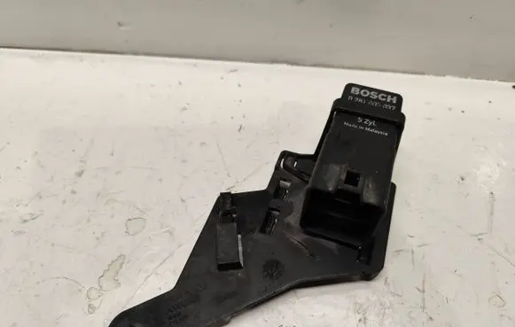 Volvo XC90 Glow plug pre-heat relay 0281003037