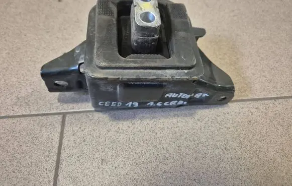 KIA Ceed Gearbox mounting bracket 190422264617