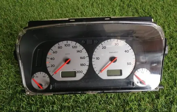 Volkswagen Golf III Speedometer (instrument cluster) 4H0919861A 6160633144