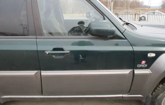 Hyundai Terracan Front door