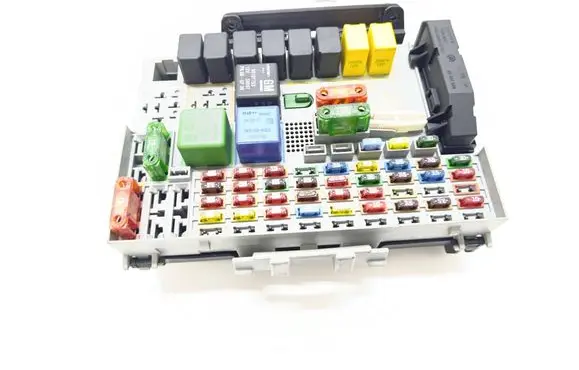Opel Zafira A Fuse module 24412497