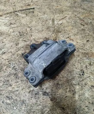 Engine mount bracket