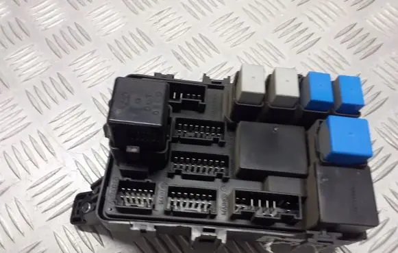 KIA Rio Fuse box cover 
