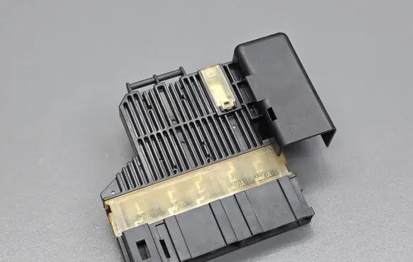 Nissan Qashqai Battery relay fuse 