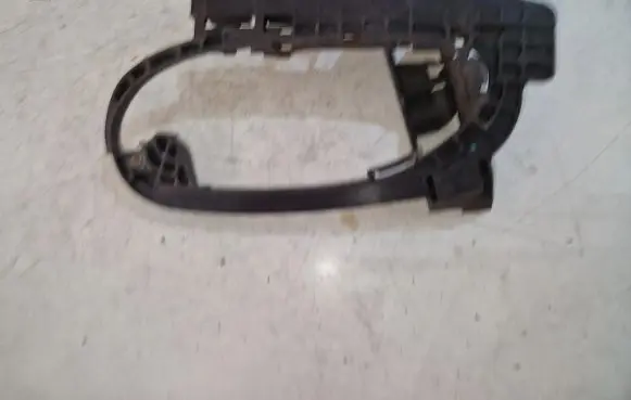 BMW 7 E65 E66 Front door exterior handle/bracket 7013703