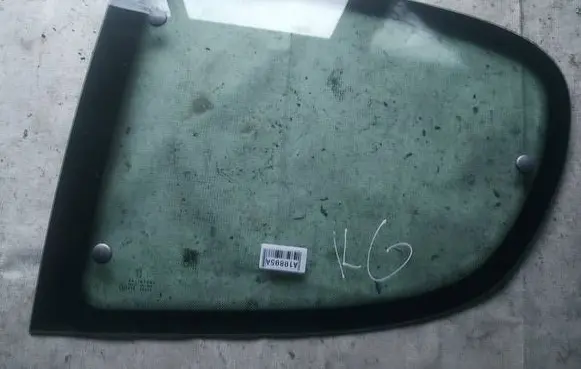 Peugeot 206 Rear side window AS2
