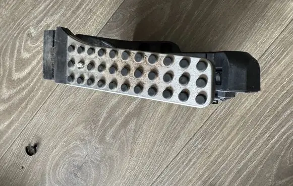 Mercedes-Benz EQC Accelerator throttle pedal A2533002000
