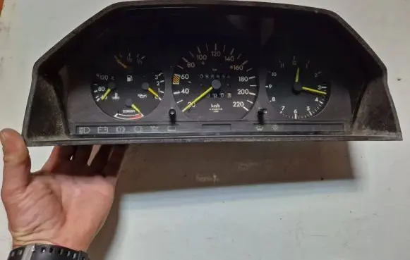Mercedes-Benz E W124 Speedometer (instrument cluster) 1245420011
