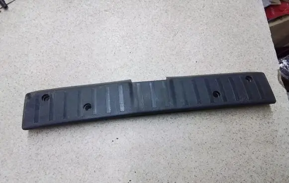 Trunk/boot sill cover protection
