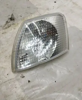 Volkswagen PASSAT B5 Front indicator light 185104B