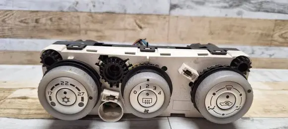 Mitsubishi Colt CZ3 Climate control unit 69667016 69657305 69667301