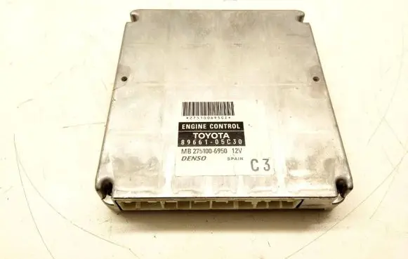 Toyota Avensis T250 Engine control unit/module 8966105C30 MB2751006950