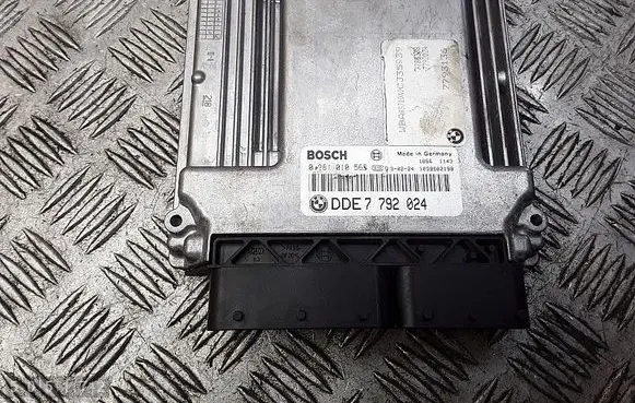 BMW 3 E46 Engine control unit/module dde7792024 0281010565