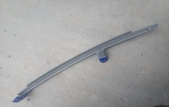 Toyota Yaris Rear door windshield rail 