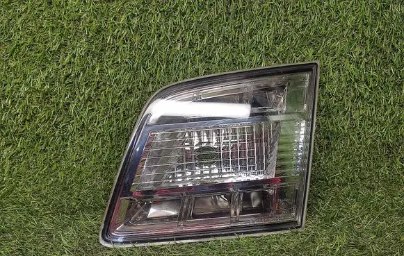 Mazda MPV Tailgate rear/tail lights L206513F0