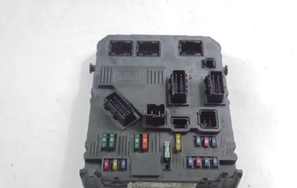 Peugeot 206 Fuse box set 9652474880