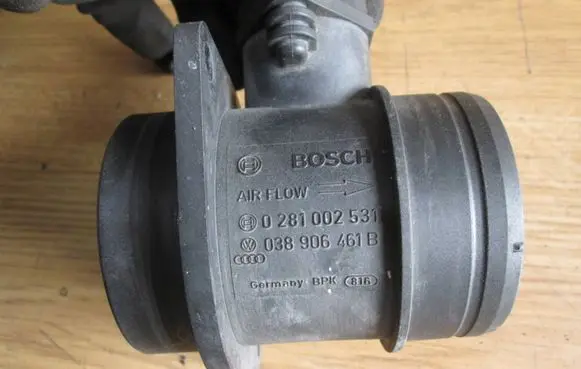 Skoda Fabia Mk1 (6Y) Mass air flow meter 0281002531 038906461B