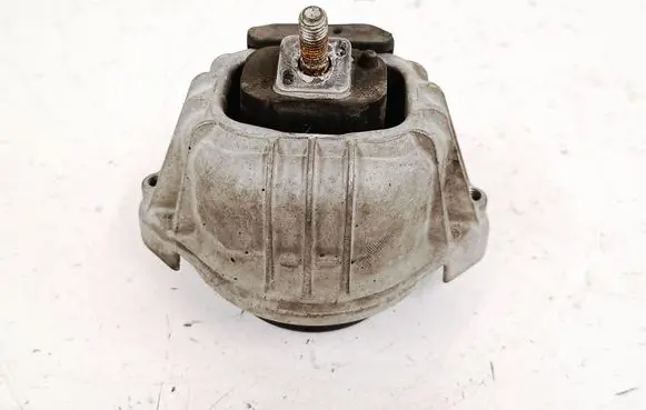 Engine mount bracket