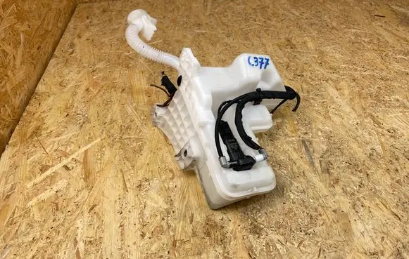 Windshield washer fluid reservoir/tank