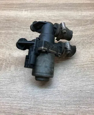BMW 5 E39 Coolant heater control valve 8379921 1147412154