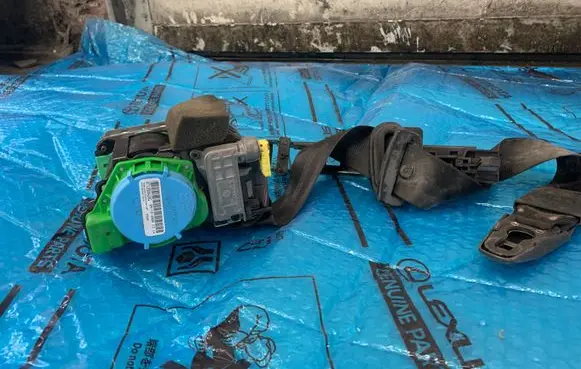 Audi A4 S4 B8 8K Front seatbelt