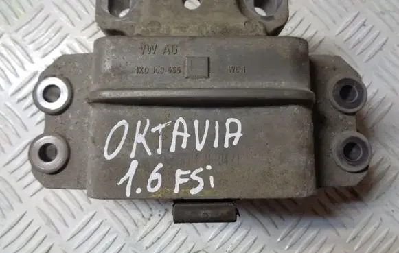 Skoda Octavia Mk2 (1Z) Engine mount bracket 1K0199555