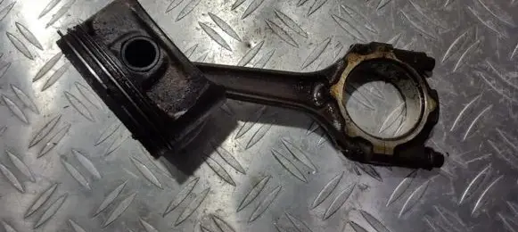Opel Zafira A Piston with connecting rod 79l68