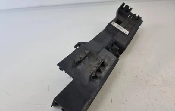 BMW X5 E70 Radiator mount bracket 7799761