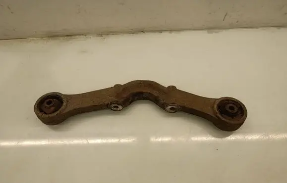 Mitsubishi Pajero Rear differential/diff mount bracket 