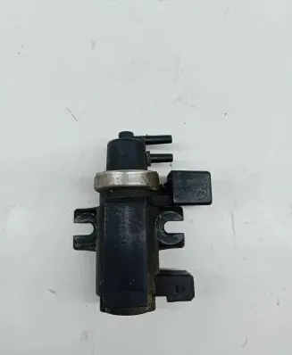 BMW 5 E39 Turbo solenoid valve