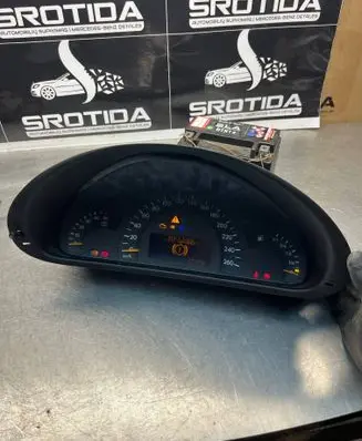 Mercedes-Benz C W203 Speedometer (instrument cluster) A2035403047