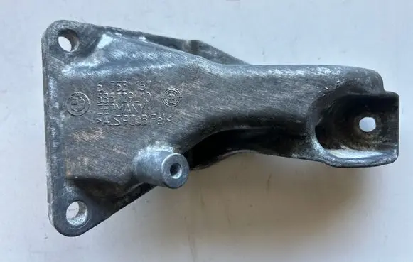 BMW 3 E46 Engine mounting bracket 68572910