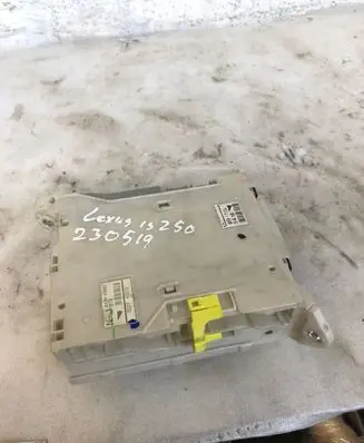 Lexus IS 220D-250-350 Fuse box set 8273053022
