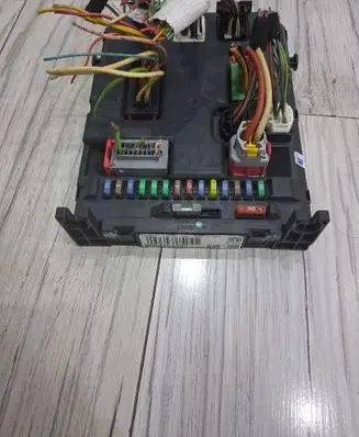 Peugeot 207 Comfort/convenience module 9664983480