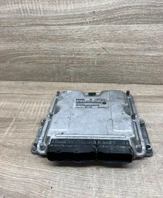 Chrysler Voyager Engine control unit/module P04727661AD 0281010290