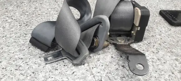 Renault Laguna I Front seatbelt 422309B