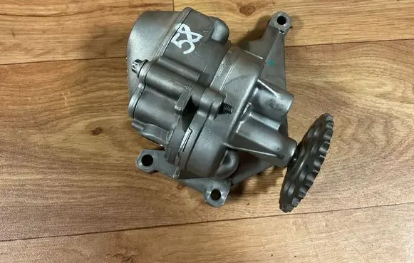 Mercedes-Benz C W203 Oil pump A6111810047