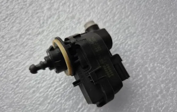 Toyota Auris E180 Headlight level adjustment motor 90013783