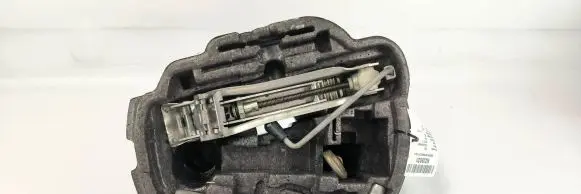 Volkswagen Golf IV Tool set 