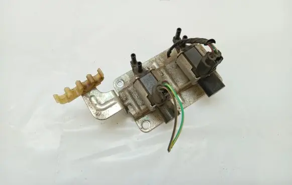 Ford C-MAX I Vacuum valve BS7E-9A500