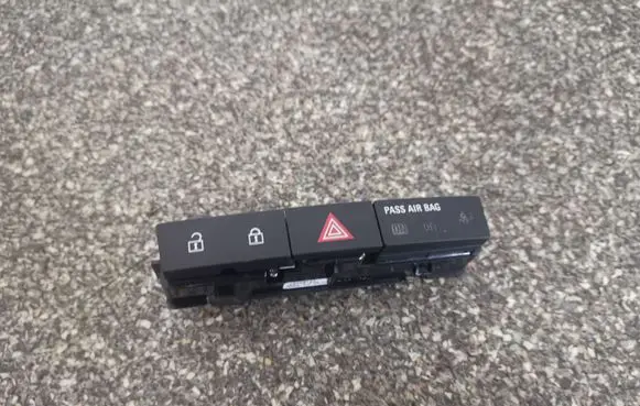 Opel Cascada Hazard light switch 13285126
