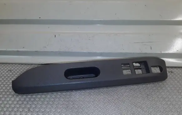Opel Agila B Front door interior handle trim 8372251K70